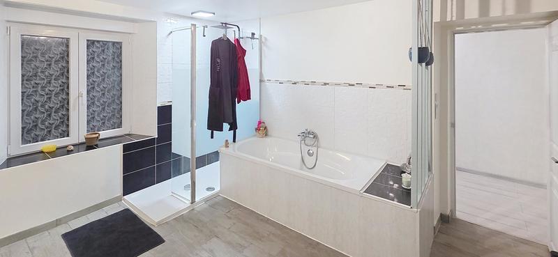 Maison - 230 m² - 7 pièces