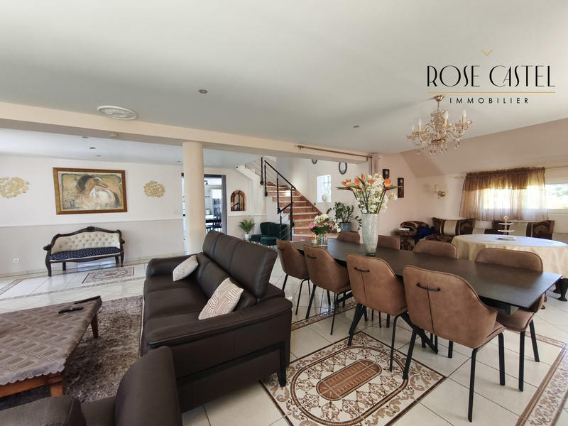 Maison - 221 m² - 6 pièces