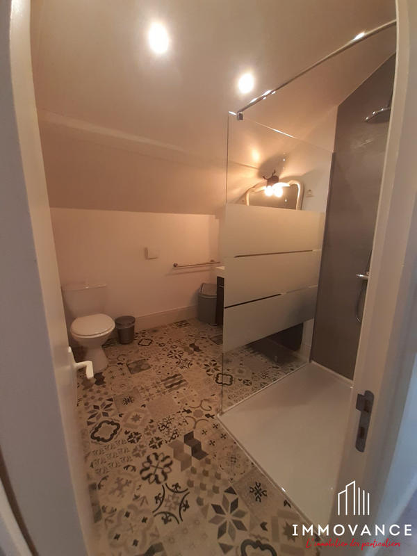 Maison - 328 m² - 12 pièces