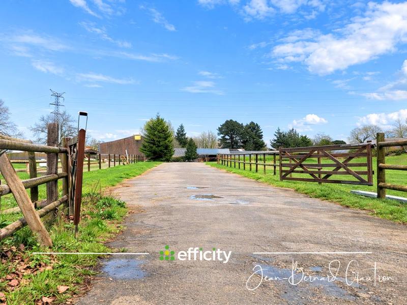 Maison de domaine équestre - 1 391 m² - 2 pièces