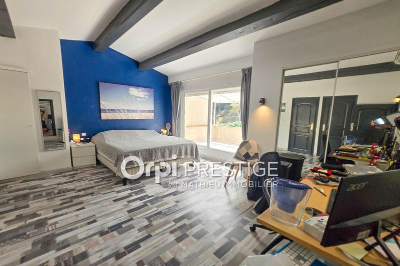 Maison - 280 m² - 14 pièces