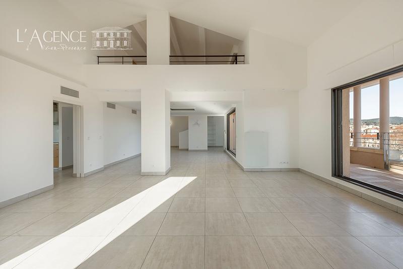 Appartement - 250 m² - 5 pièces