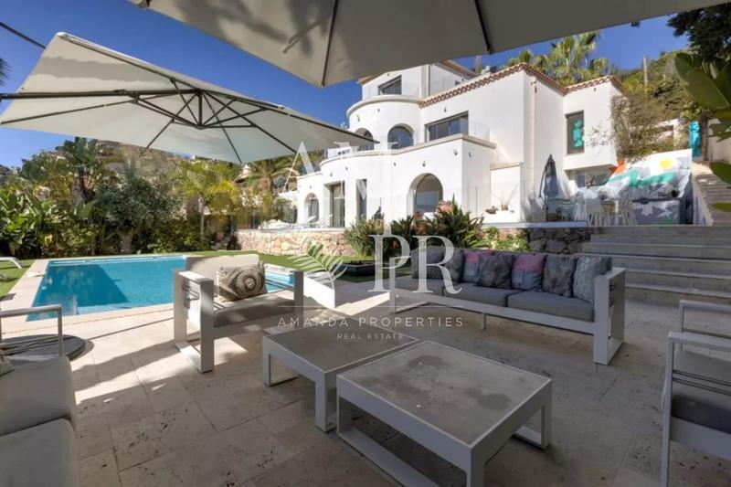 Villa - 265 m² - 6 pièces