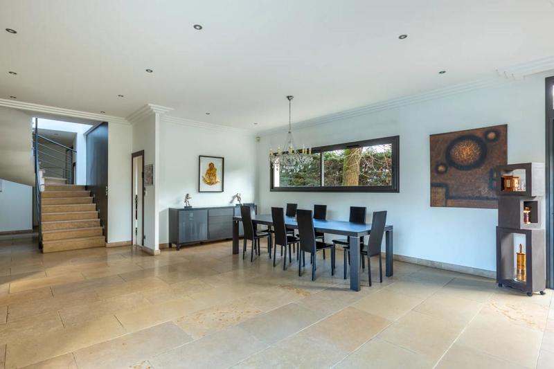 Maison - 300 m² - 7 pièces