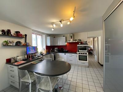 Maison - 219 m² - 9 pièces