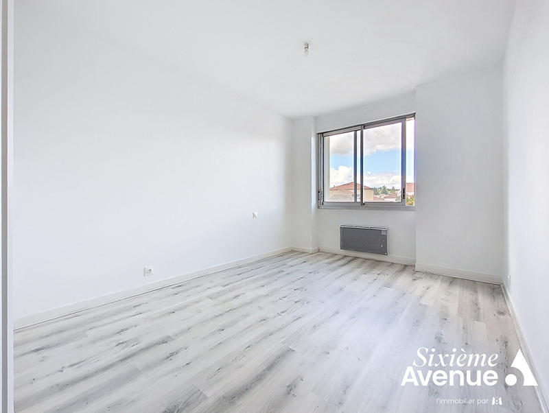 Appartement - 100 m² - 5 pièces