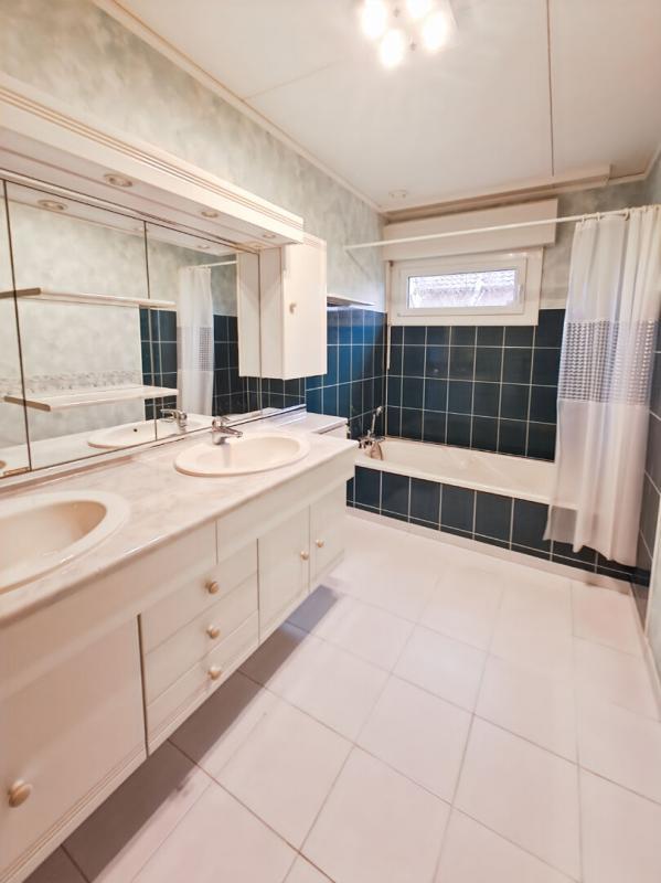 Maison - 180 m² - 8 pièces