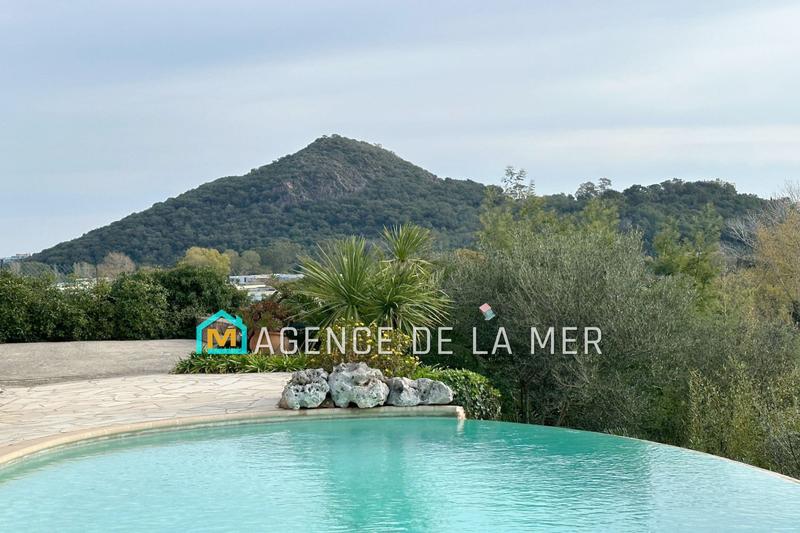 Maison - 210 m² - 6 pièces