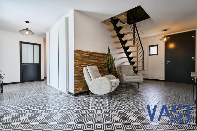 Maison - 217 m² - 6 pièces