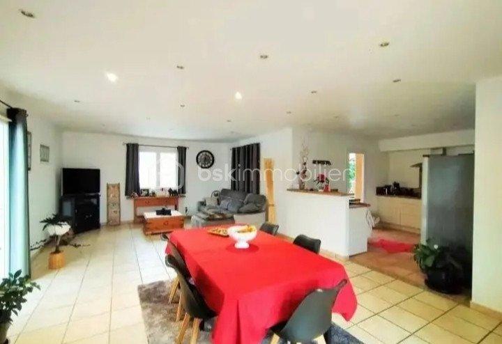 Maison - 137 m² - 6 pièces