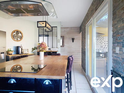 Maison - 245 m² - 10 pièces