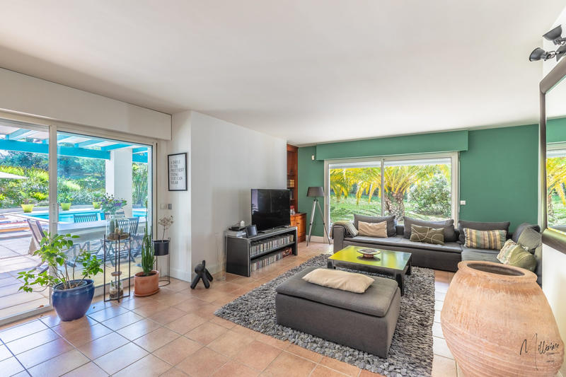 Maison - 300 m² - 7 pièces