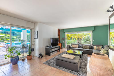 Maison - 300 m² - 7 pièces