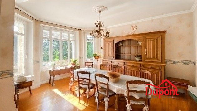 Maison - 256 m² - 8 pièces