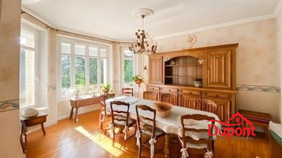 Maison - 256 m² - 8 pièces