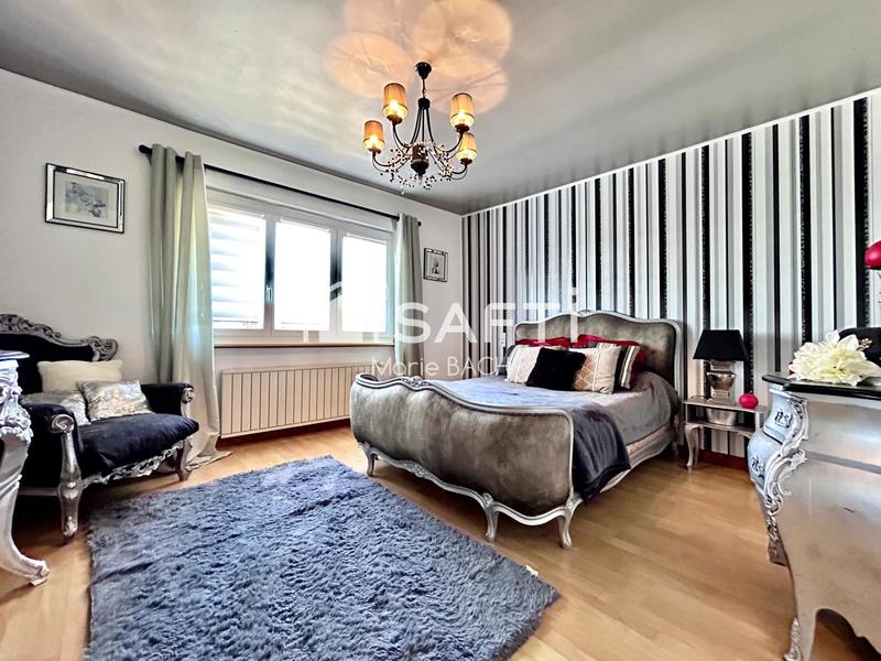 Maison - 240 m² - 5 pièces