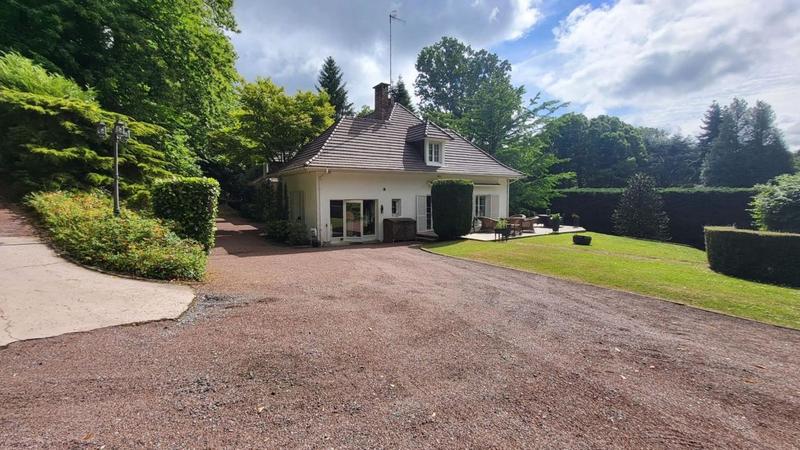 Maison - 338 m² - 7 pièces