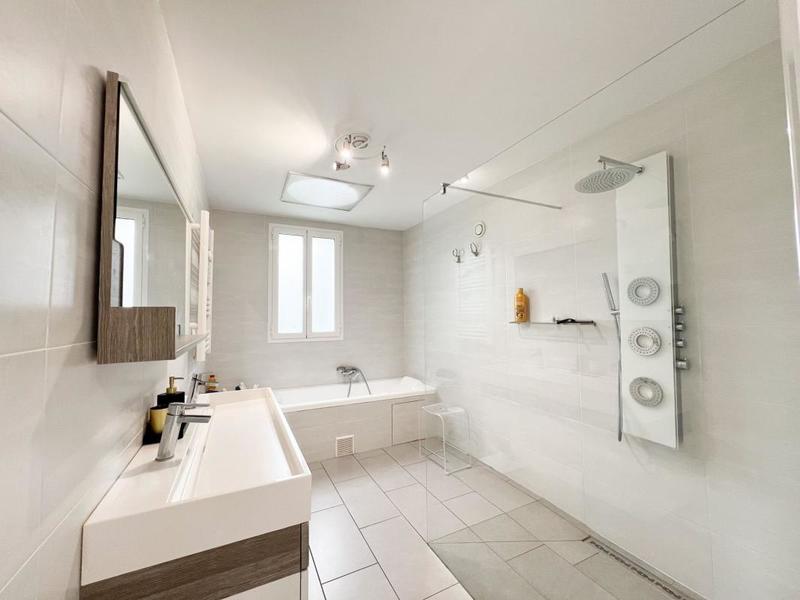 Villa - 257 m² - 6 pièces