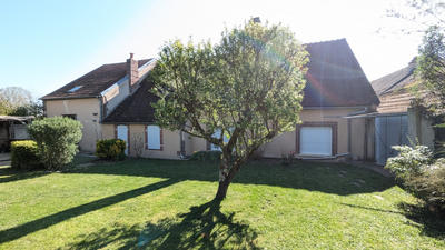 Maison - 230 m² - 6 pièces