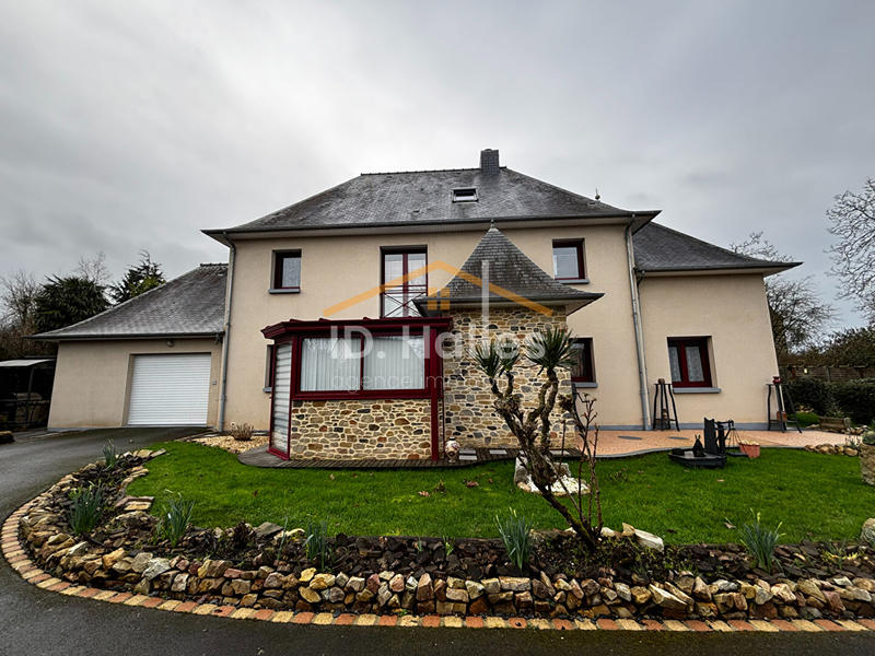 Maison - 245 m² - 10 pièces