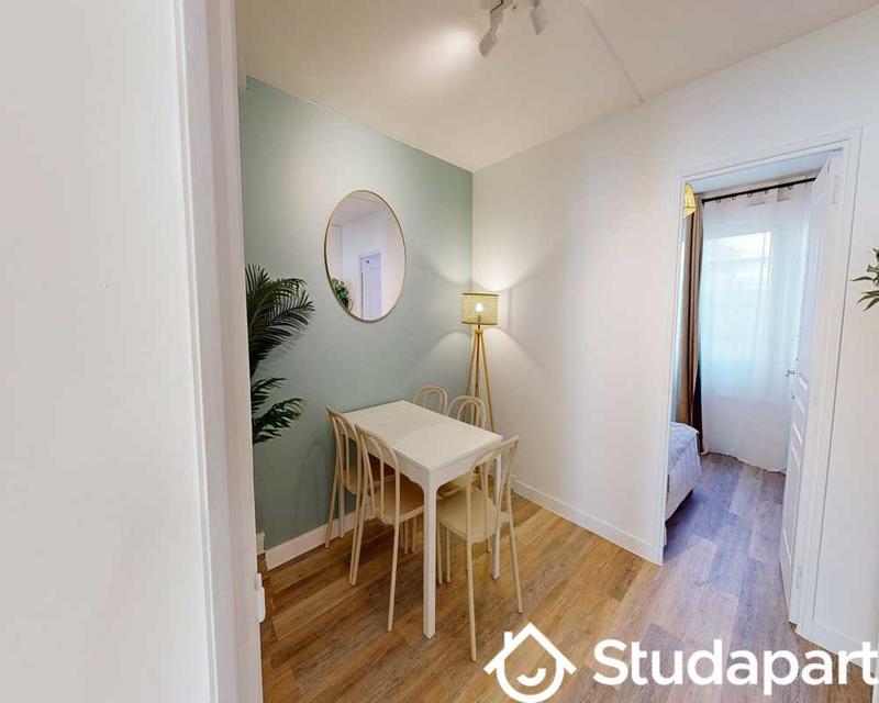 Chambre - 100 m² - 1 pièce