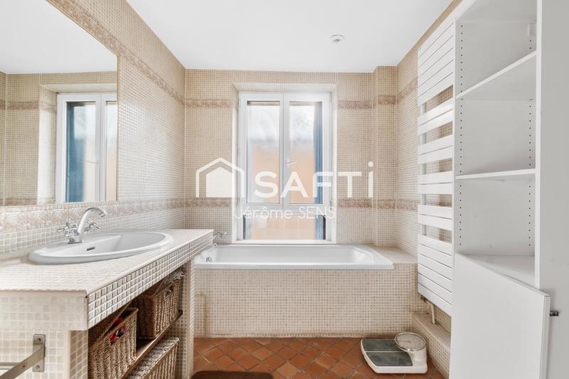 Villa - 237 m² - 9 pièces