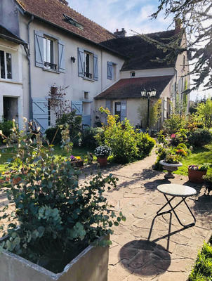 Maison - 305 m² - 14 pièces