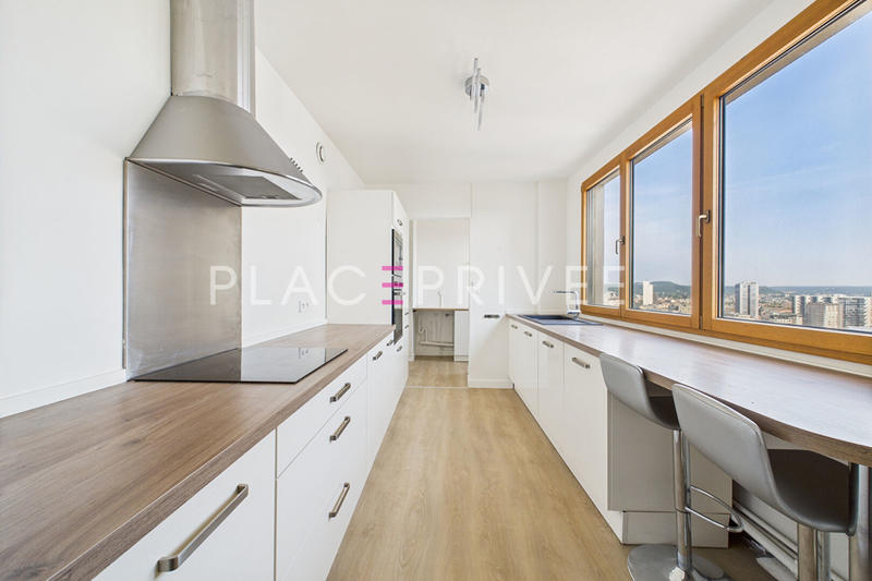 Appartement - 99 m² - 4 pièces