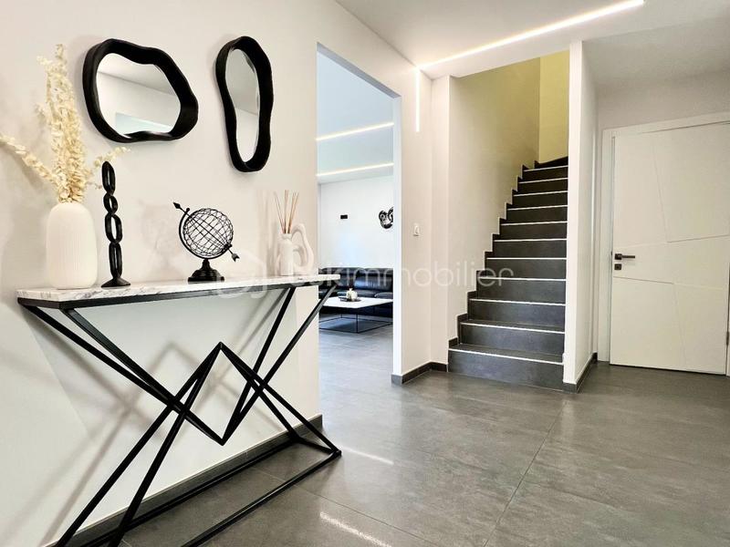 Maison - 178 m² - 6 pièces