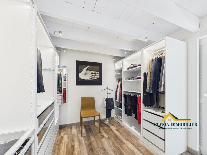 Maison - 229 m² - 8 pièces