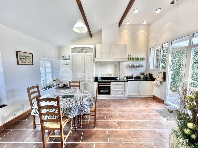 Demeure - 270 m² - 6 pièces