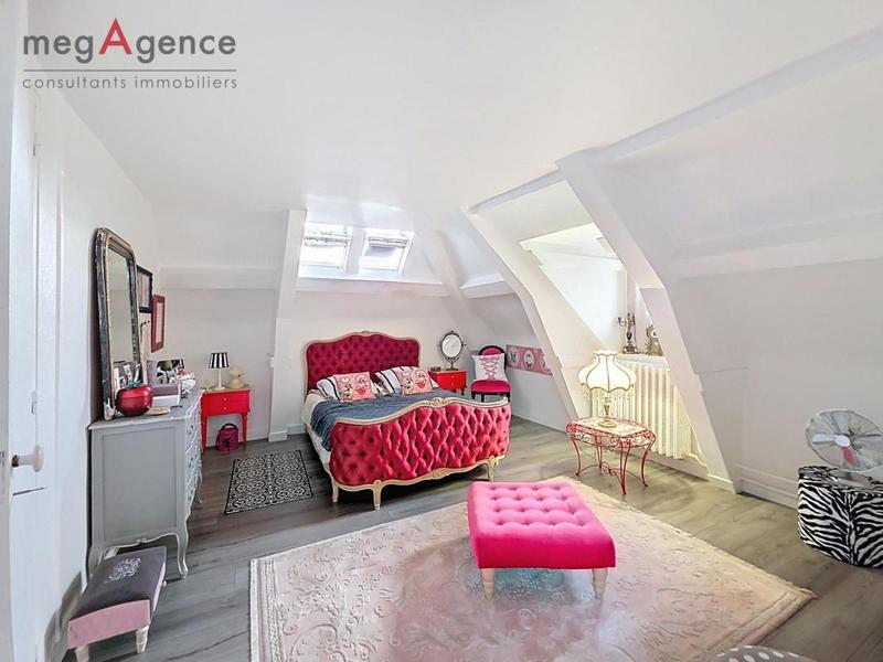 Maison - 200 m² - 10 pièces