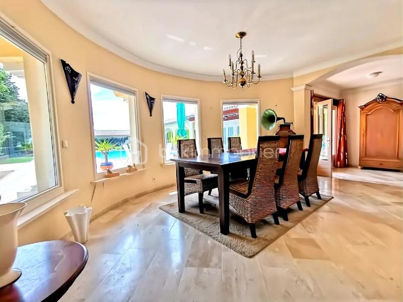 Villa - 230 m² - 6 pièces
