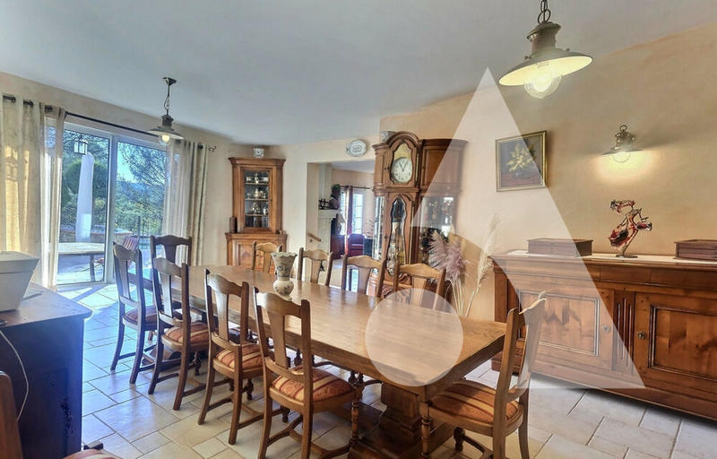 Maison - 275 m² - 6 pièces