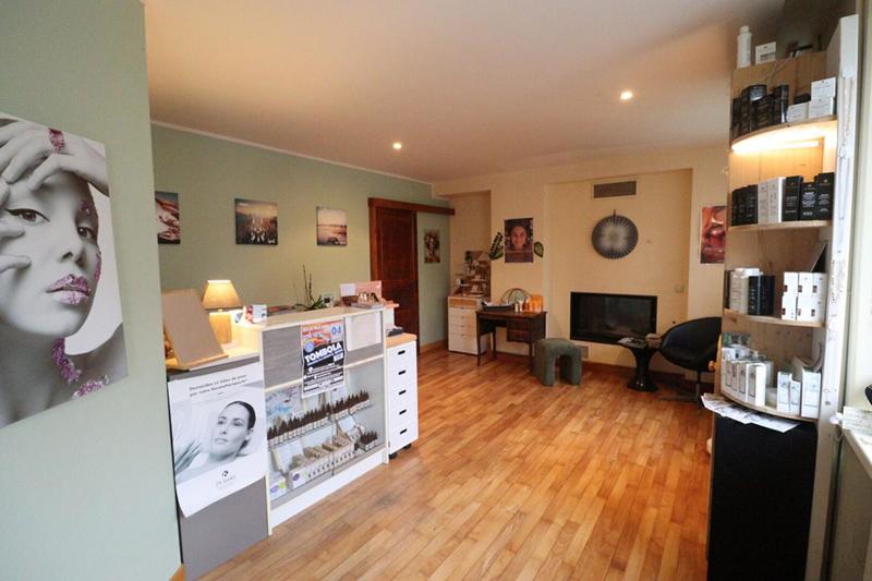 Maison - 237 m² - 8 pièces