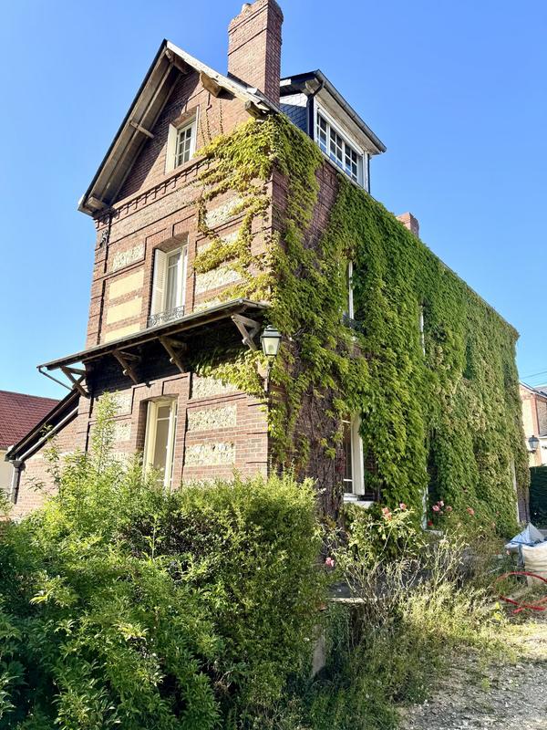 Maison traditionnelle - 182 m² - 6 pièces