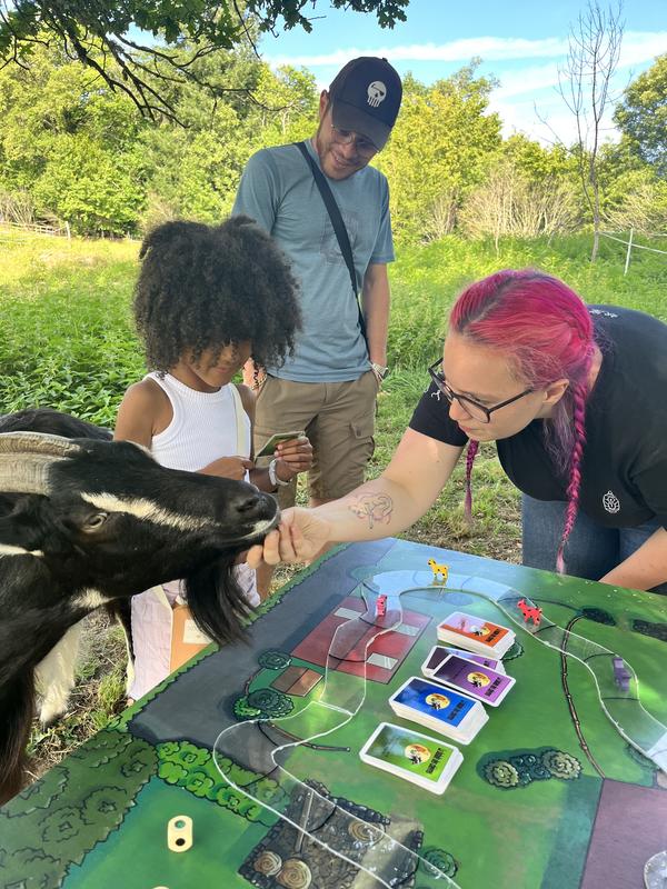 La balade des chèvres à la Ferme du Poney Fringant d'Azérables