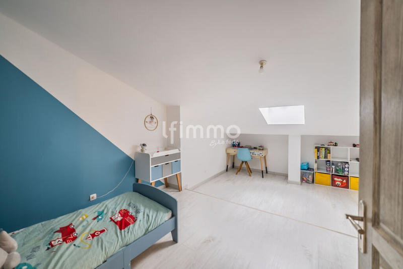 Maison - 220 m² - 6 pièces