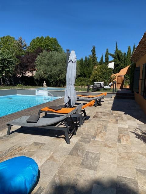 Villa - 203 m² - 6 pièces