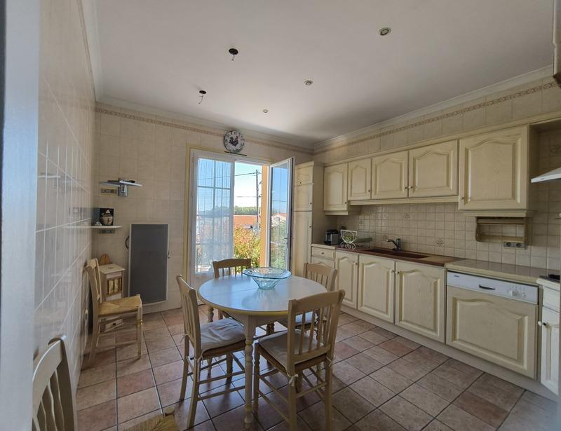 Maison - 239 m² - 10 pièces