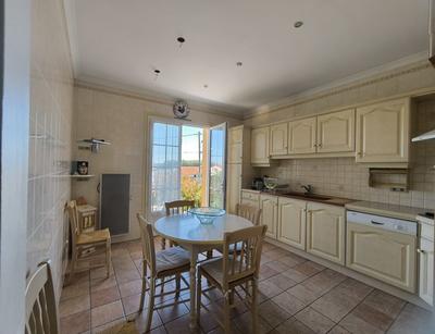 Maison - 239 m² - 10 pièces