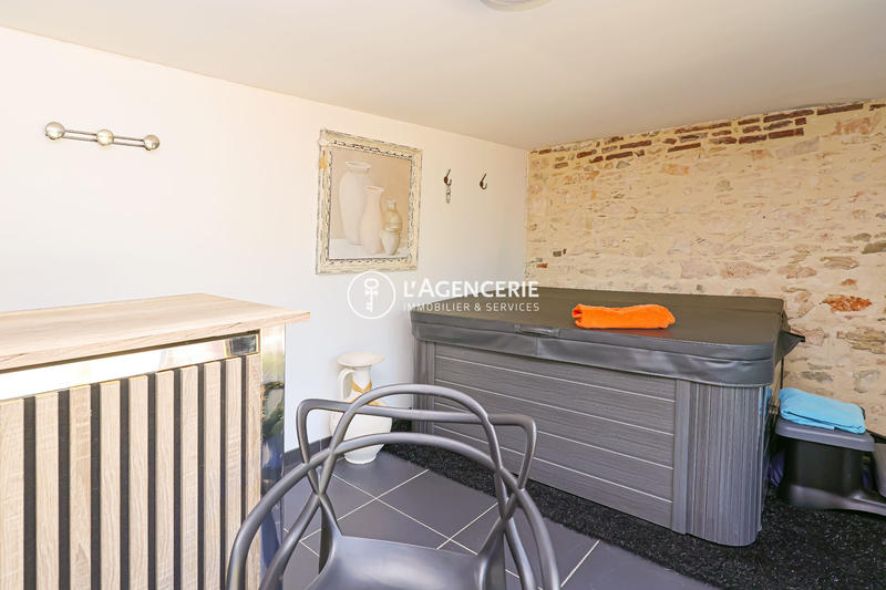 Maison - 240 m² - 8 pièces