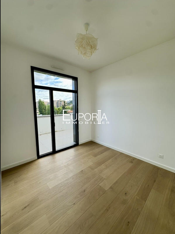 Appartement - 121 m² - 5 pièces