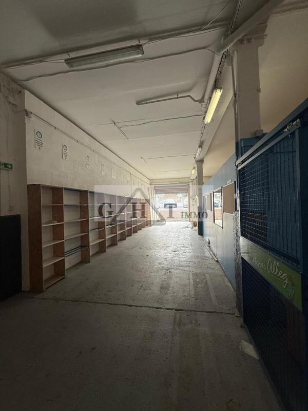 Entrepôt - 213 m²