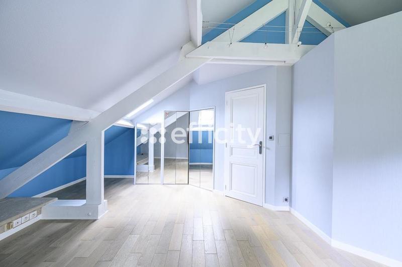 Maison - 200 m² - 9 pièces