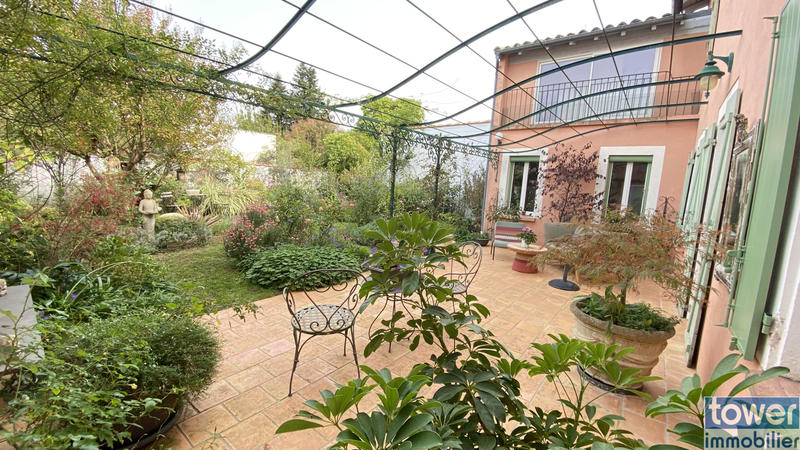 Maison - 239 m² - 6 pièces