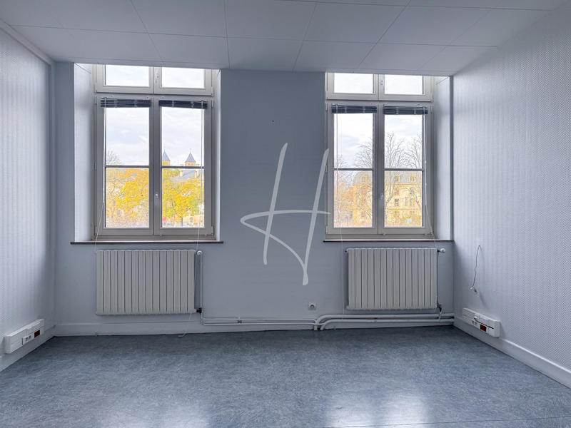 Local d'activités - 167 m² - 5 pièces