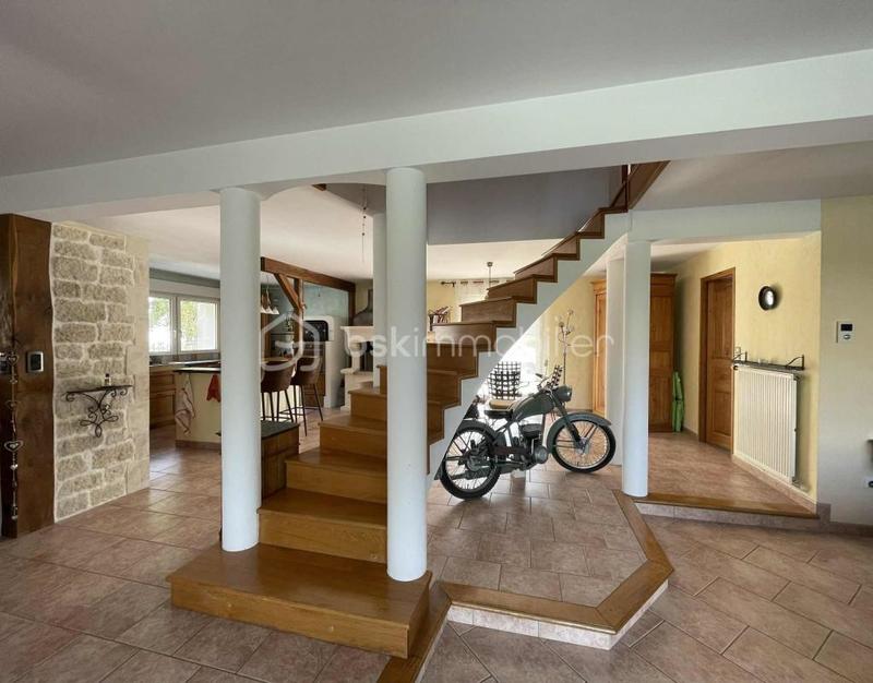 Maison - 225 m² - 6 pièces