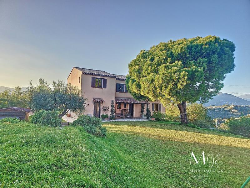 Maison - 180 m² - 8 pièces