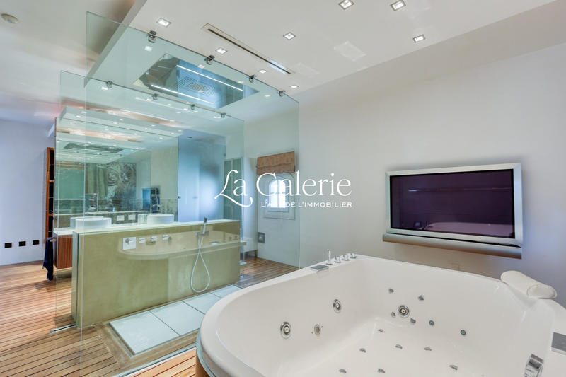 Maison - 630 m² - 13 pièces